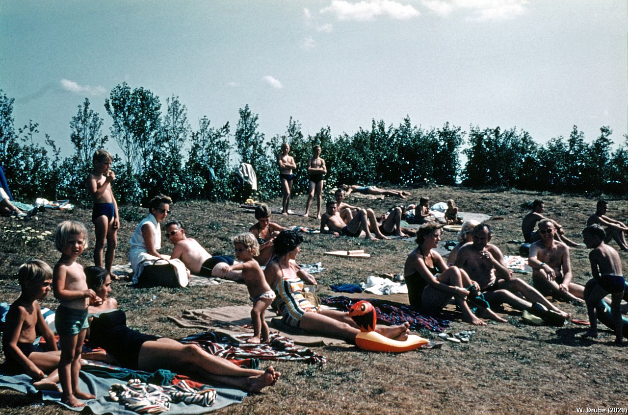 1959 Im Schwimmbad auf dem Ahlhorner Flugplatz